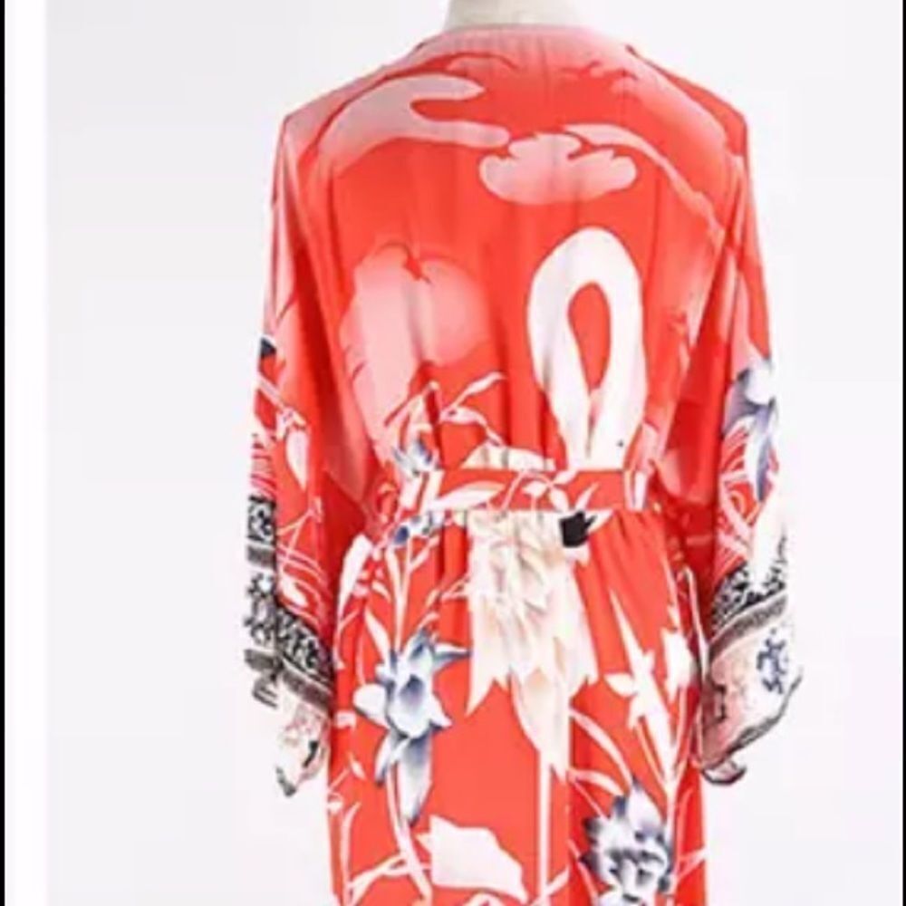 New Beautiful Kimono - Picture 11 of 12